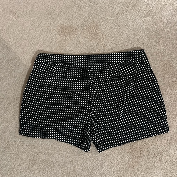 Old Navy black and white shorts. Size 6. - Picture 2 of 3
